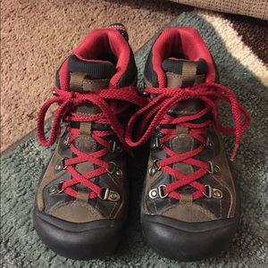 Boys Keen hiking boots size 1